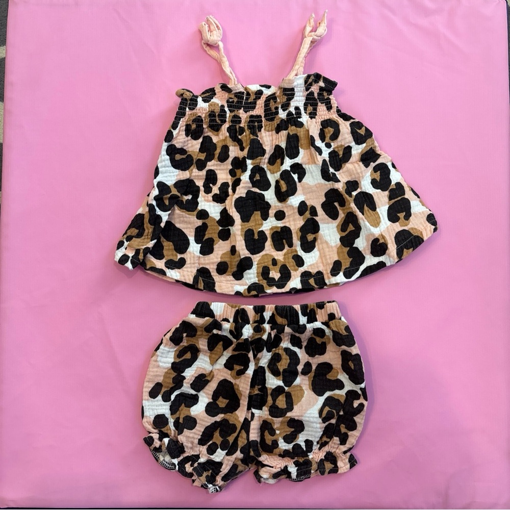 Mud Pie Baby Girl Leopard Top & Shorts Size 12-18 Months